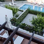 Dreams Villa *
